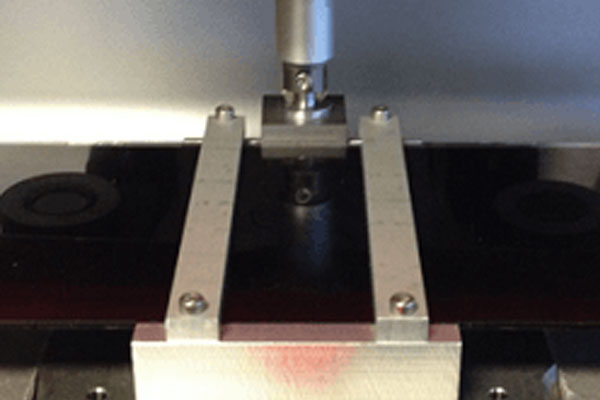 LCD sample clamped